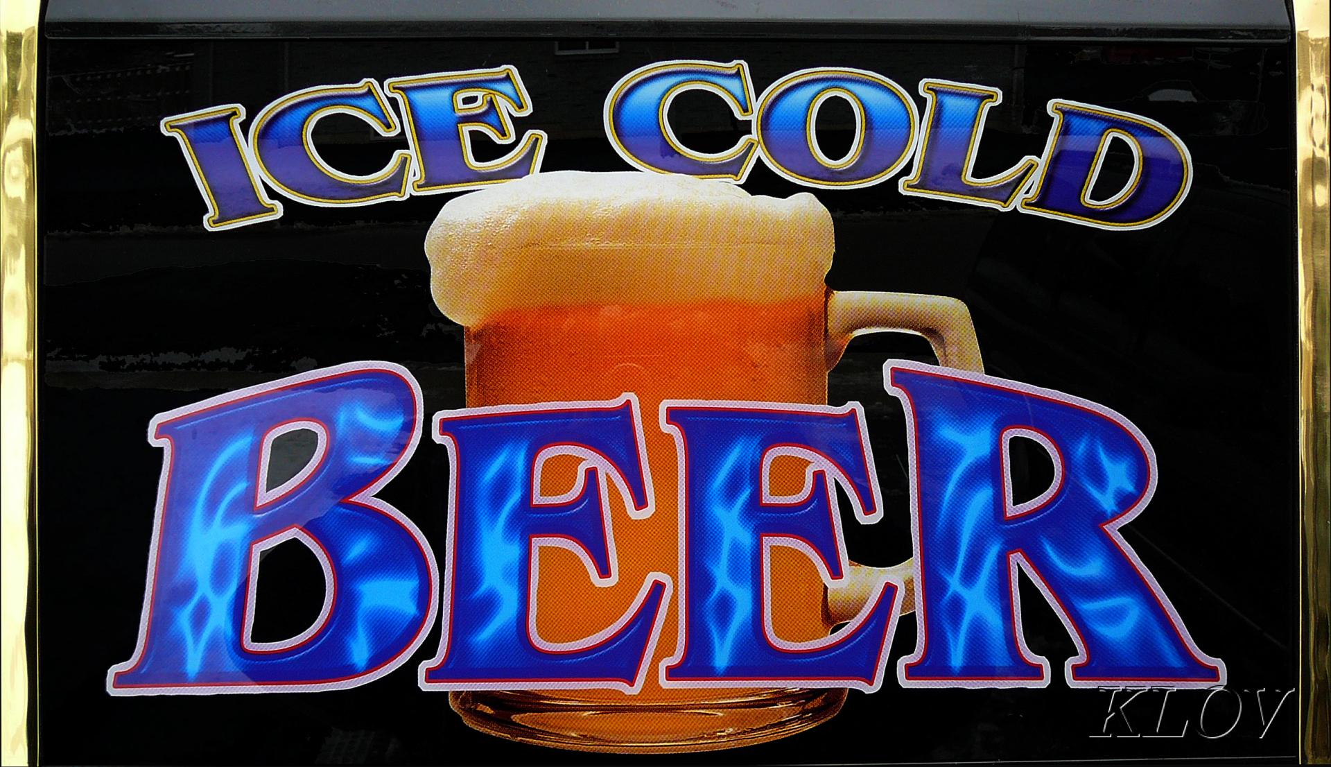 ice cold beer good friends metal sign — MUSEUM OUTLETS