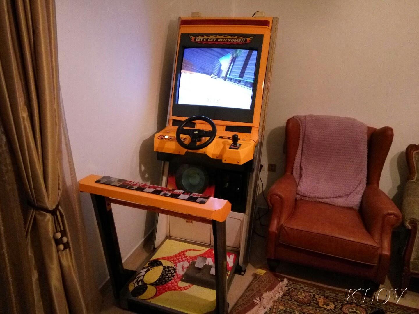 RetroNewsNow on X: In 1999, the arcade game 'Crazy Taxi' was released   / X